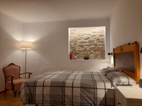 Interior r&uacute;stic i modern al mateix temps