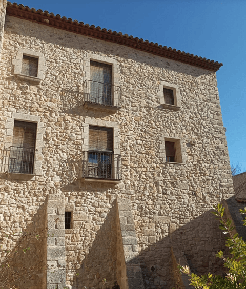 Contraforts i estructures en pedra